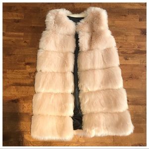 NWT LONG BLUSH FAUX FUR VEST|SIZE XXL (FITS M/L)☃️